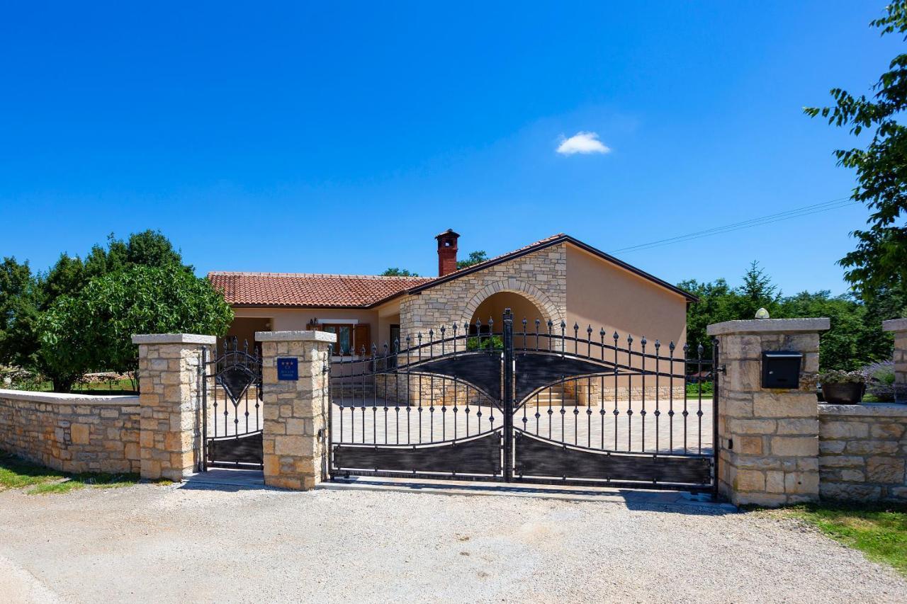 Villa Krizanci Žminj المظهر الخارجي الصورة